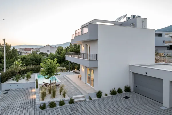 Solstice 1 villa